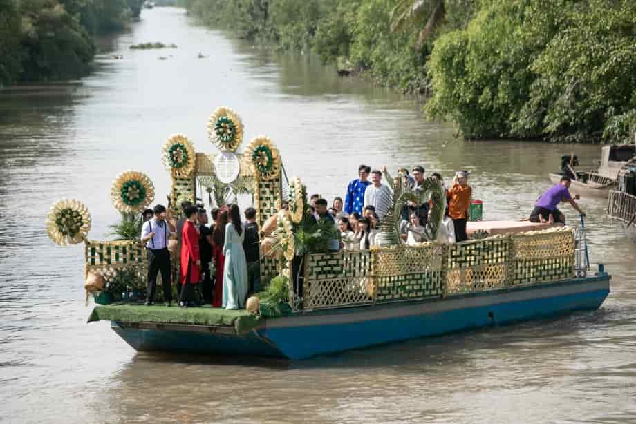 weeding mekong delta